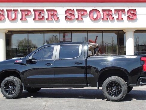 Used 2020 Chevrolet Silverado 1500 LT Trail Boss w/ Midnight Edition image 4