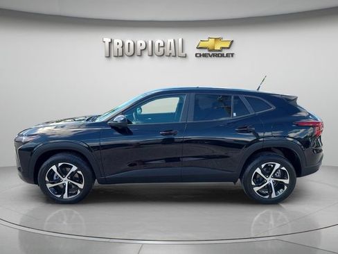 Used 2025 Chevrolet Trax RS w/ Driver Confidence Package FWD image 2