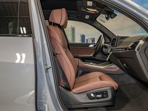 Used 2026 BMW X7 M60i image 21