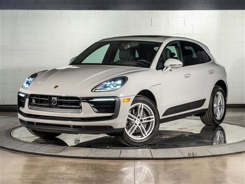 Used 2025 Porsche Macan image 1