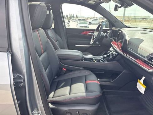 New 2026 Chevrolet Traverse RS w/ LPO, Floor Liner Package AWD/4WD image 23