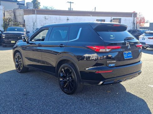 Used 2023 Mitsubishi Outlander SE Black Edition image 4