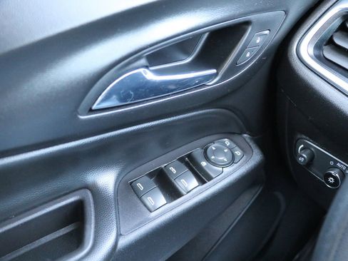 Used 2020 Chevrolet Equinox LT FWD image 11