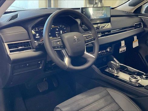 New 2026 Mitsubishi Outlander SE image 6