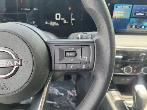 Used 2025 Nissan Kicks SV FWD image 21