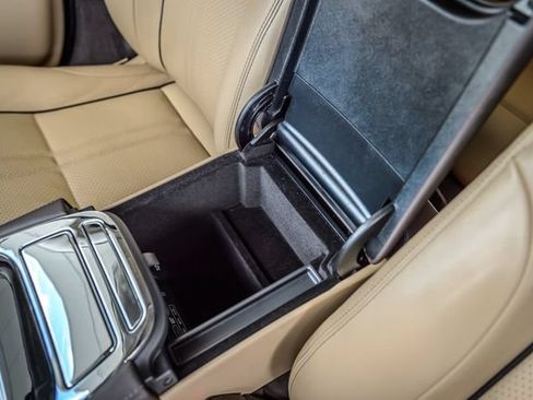 Used 2016 Jaguar XJ R-Sport RWD image 46