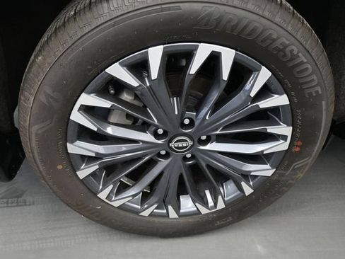 Used 2026 Nissan Rogue Platinum w/ Platinum Premium Package AWD/4WD image 13