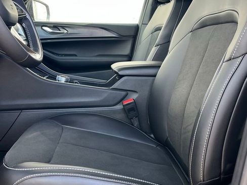 New 2025 Jeep Grand Cherokee L Altitude image 8