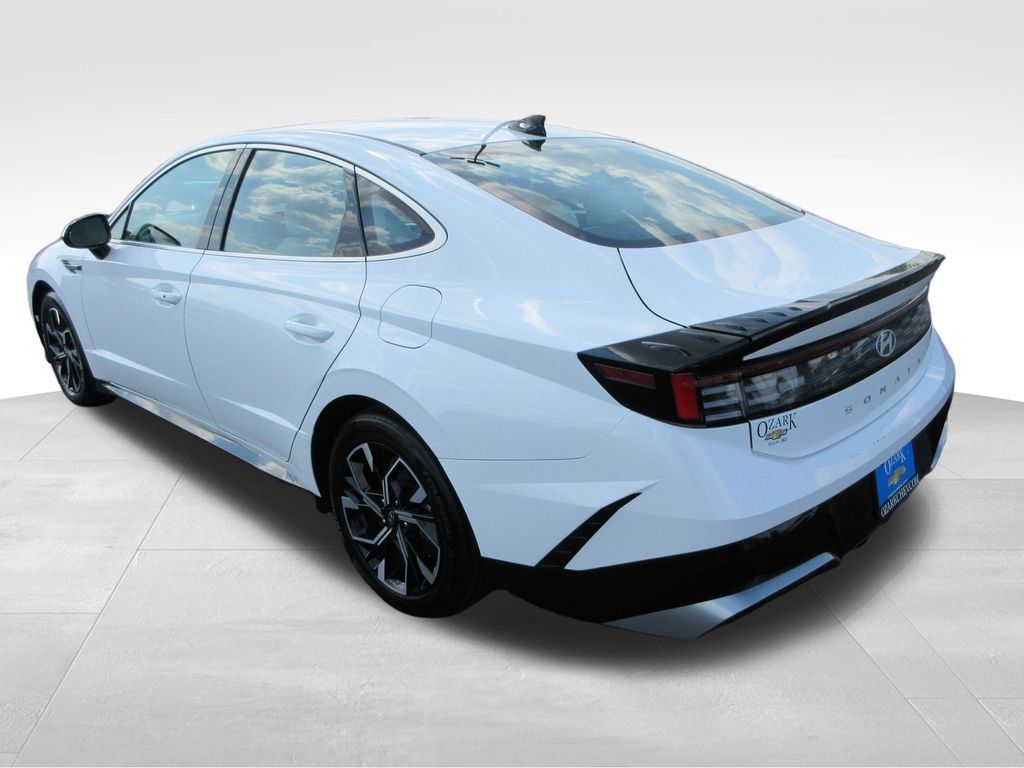 Used 2025 Hyundai Sonata SEL FWD image 3