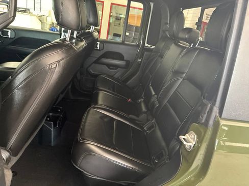 Used 2021 Jeep Gladiator Overland w/ Popular Equipment Package AWD/4WD image 12
