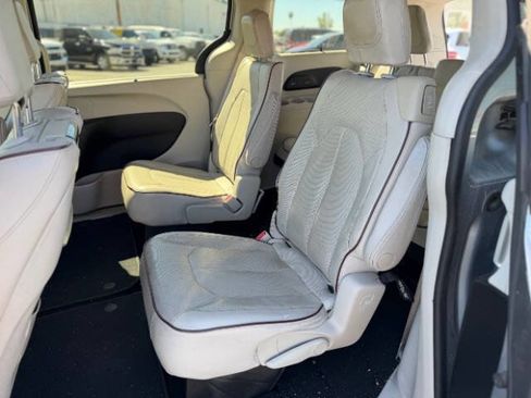 Used 2017 Chrysler Pacifica Limited w/ UConnect Theater Package image 15