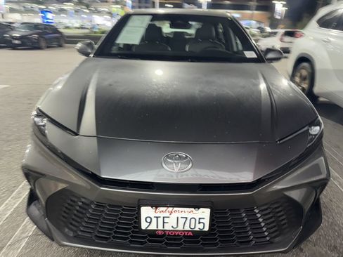 Used 2025 Toyota Camry SE image 5