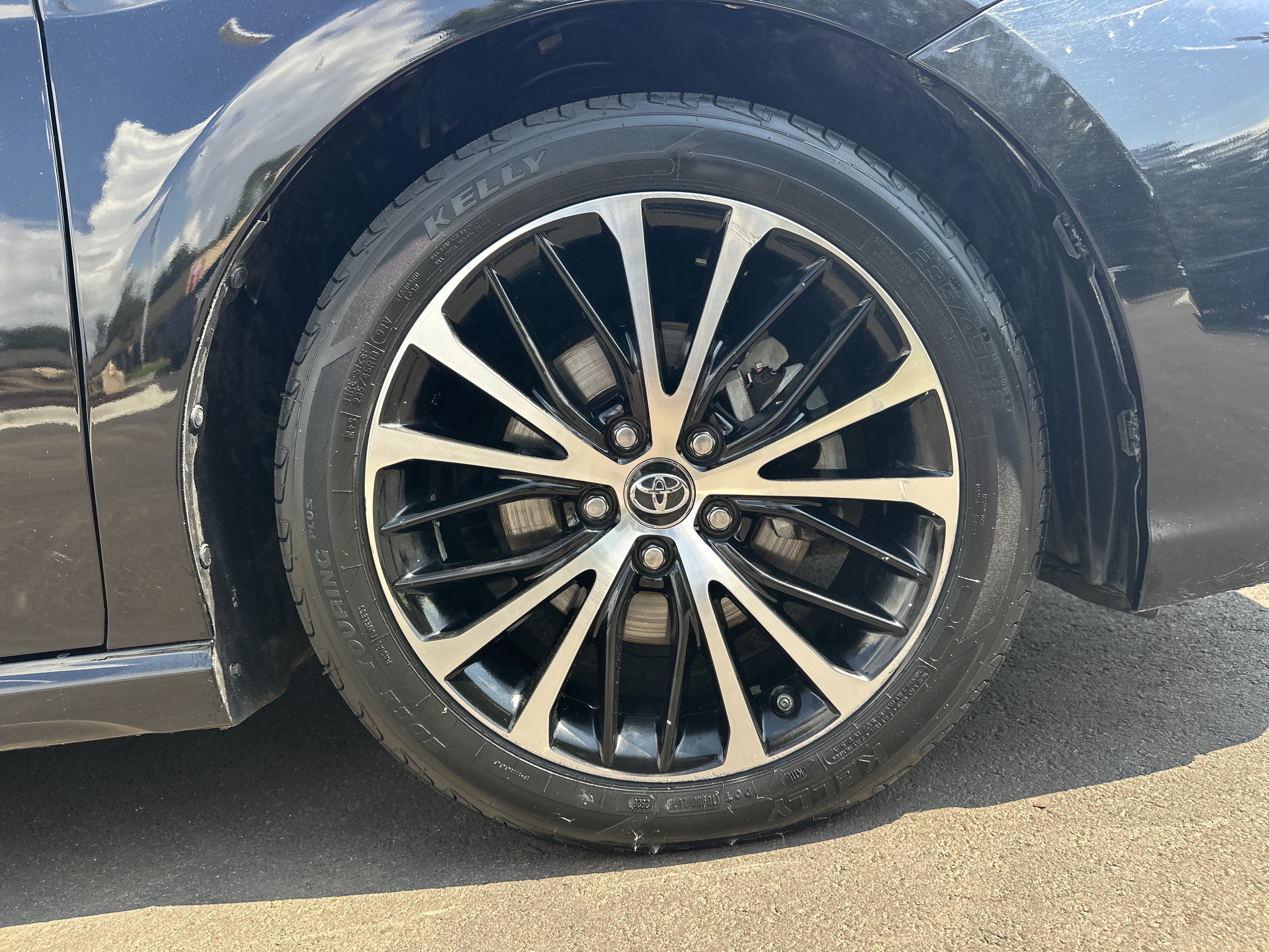Used 2018 Toyota Camry SE FWD image 13