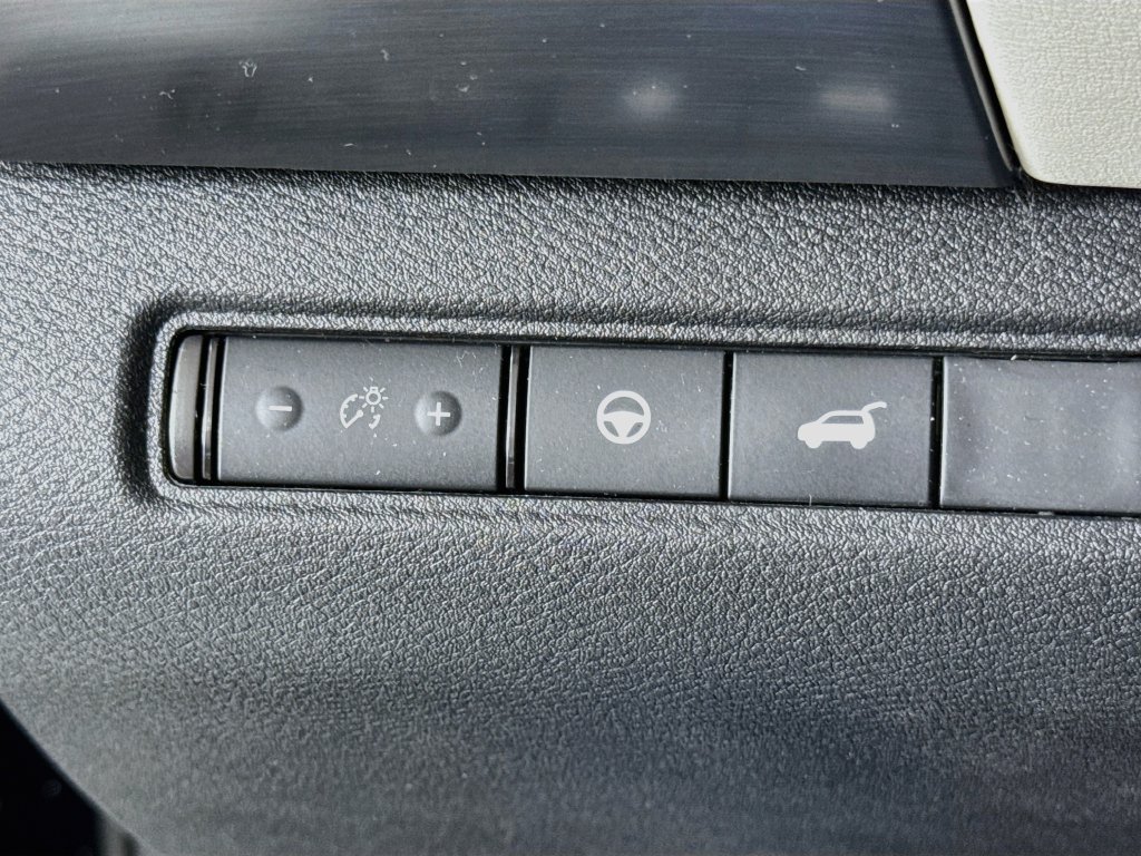 Used 2023 Nissan Pathfinder SL w/ Black Appearance Package AWD/4WD image 18