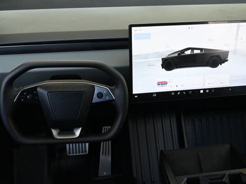 Used 2025 Tesla Cybertruck AWD Crew Cab image 15