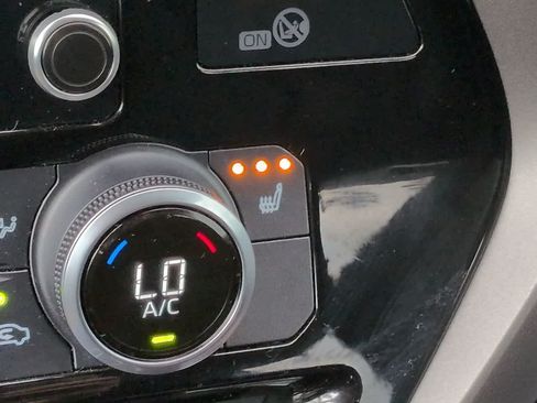 Used 2021 Toyota Highlander XLE AWD/4WD image 23