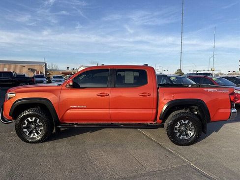 Used 2017 Toyota Tacoma TRD Off-Road w/ Tow Package (A/T) image 3