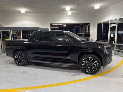 Used 2025 GMC Sierra EV Denali AWD/4WD image 8