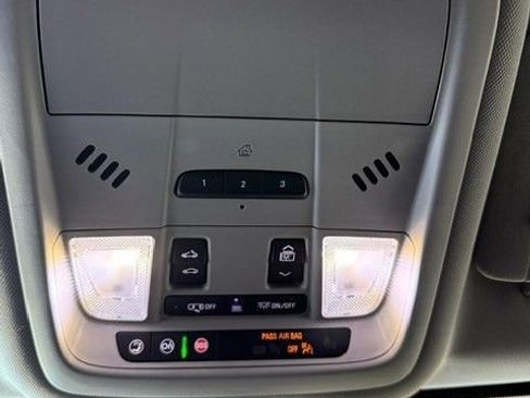 Used 2021 GMC Terrain SLT w/ Infotainment Package II image 9