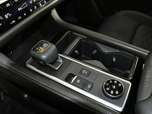 Used 2022 Nissan Pathfinder SV image 30