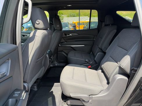 Used 2024 Chevrolet Traverse LT w/ Midnight/Sport Edition FWD image 16