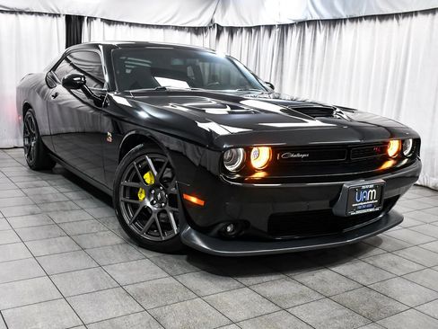 Used 2019 Dodge Challenger R/T Scat Pack RWD image 3