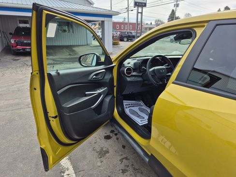 Used 2024 Chevrolet Trax RS w/ Sunroof Package image 9