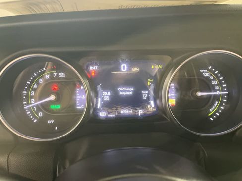 Used 2022 Jeep Wrangler Unlimited Sahara w/ Cold Weather Group AWD/4WD image 17