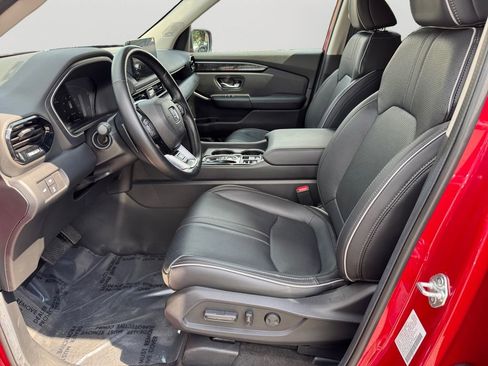 Used 2025 Honda Pilot Elite image 18