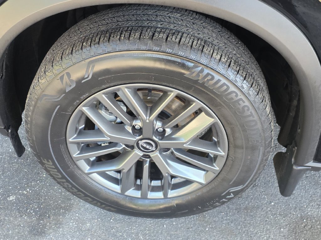 Used 2024 Nissan Rogue S FWD image 32