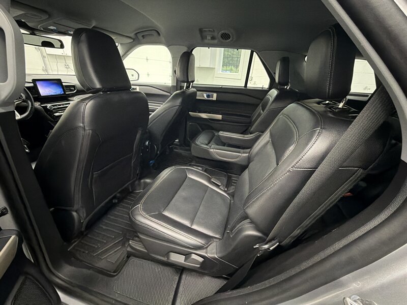 Used 2021 Ford Explorer Limited w/ Equipment Group 301A AWD/4WD image 10