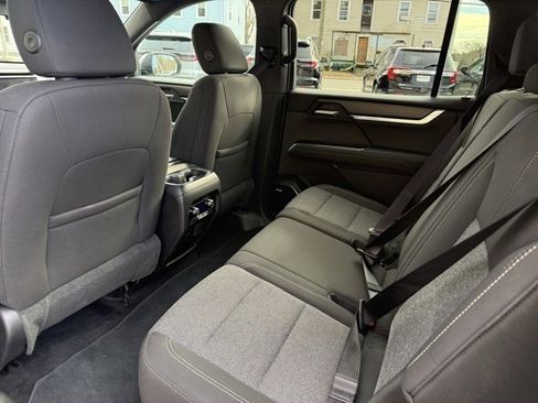 Used 2025 GMC Acadia Elevation image 12