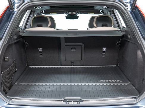 New 2026 Volvo XC60 T8 Plus w/ Climate Package AWD/4WD image 10