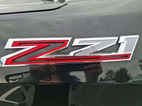 Used 2020 Chevrolet Silverado 1500 LT Trail Boss w/ Midnight Edition image 9