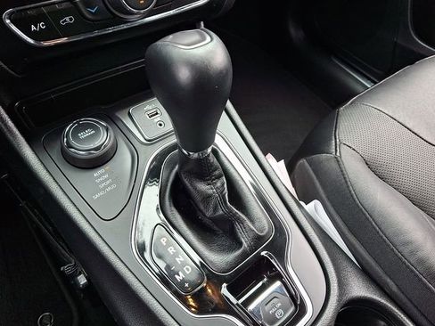Used 2019 Jeep Cherokee Limited AWD/4WD image 26