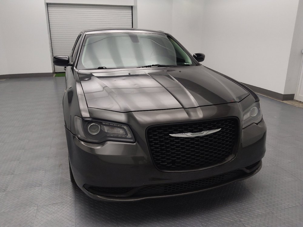 Used 2019 Chrysler 300 Touring w/ Sport Appearance Package RWD image 14