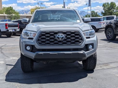 Used 2020 Toyota Tacoma TRD Off-Road AWD/4WD image 11