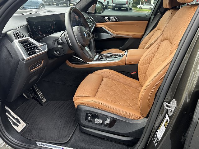 Used 2024 BMW X7 xDrive40i w/ M Sport Package AWD/4WD image 23