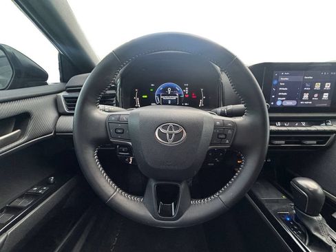 Used 2025 Toyota Camry SE w/ Convenience Package FWD image 13