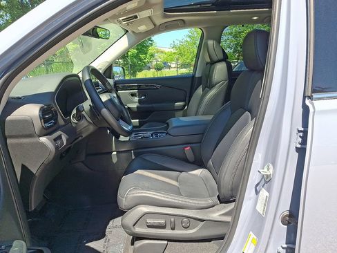 Used 2023 Honda Pilot Touring image 14