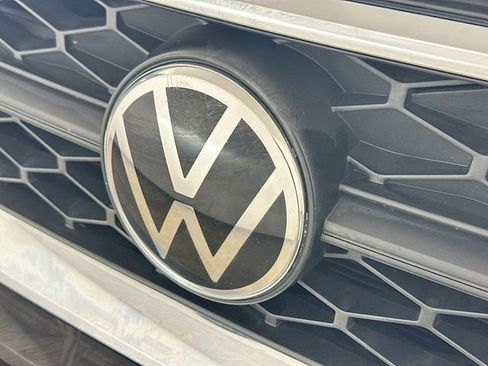 Used 2022 Volkswagen Taos SE image 25