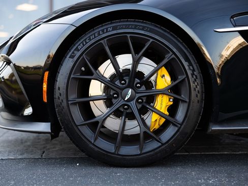 Used 2026 Aston Martin V8 Vantage Coupe image 4