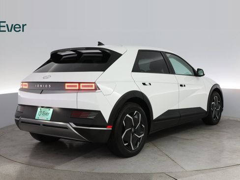 Used 2024 Hyundai Ioniq 5 SEL image 12