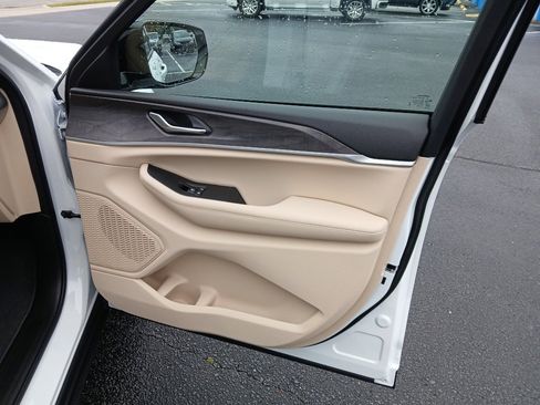 New 2025 Jeep Grand Cherokee L Limited w/ Luxury Tech Group II image 34