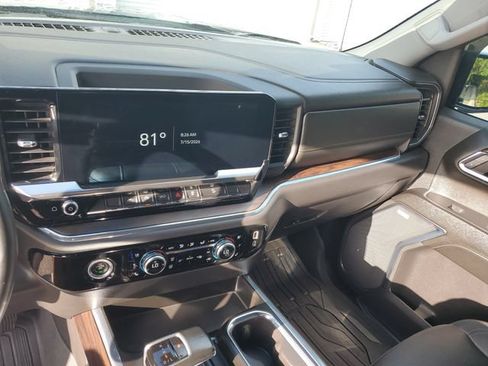 Used 2023 GMC Sierra 1500 SLT w/ SLT Premium Package AWD/4WD image 28