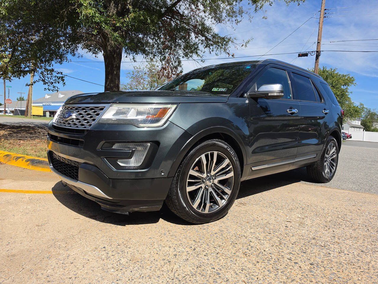 Used 2016 Ford Explorer Platinum AWD/4WD image 2