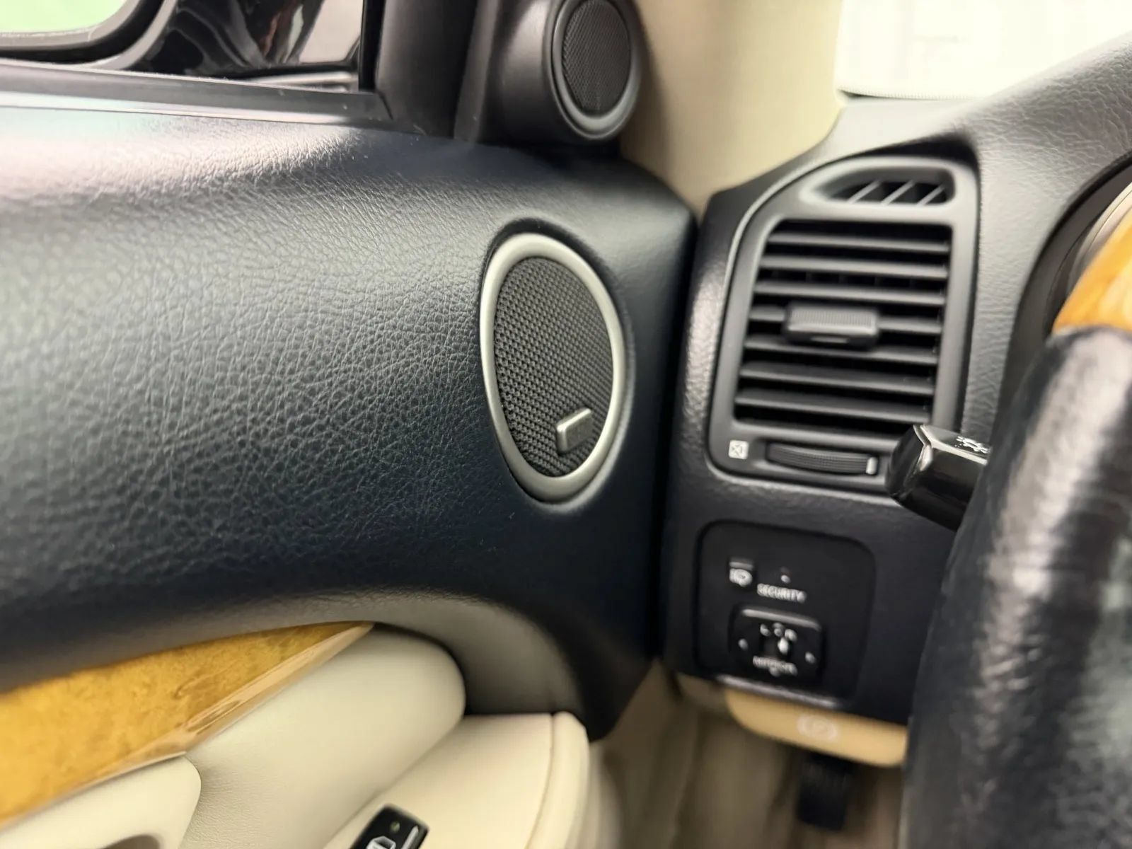 Used 2002 Lexus SC 430 Convertible RWD image 16