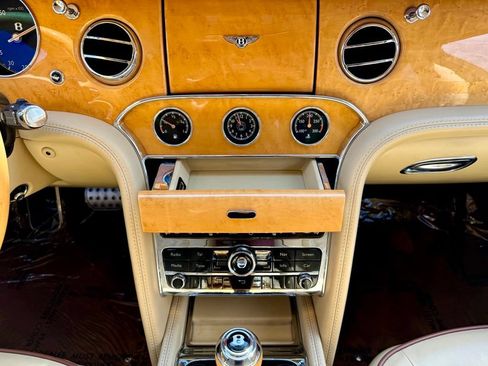 Used 2016 Bentley Mulsanne RWD image 28