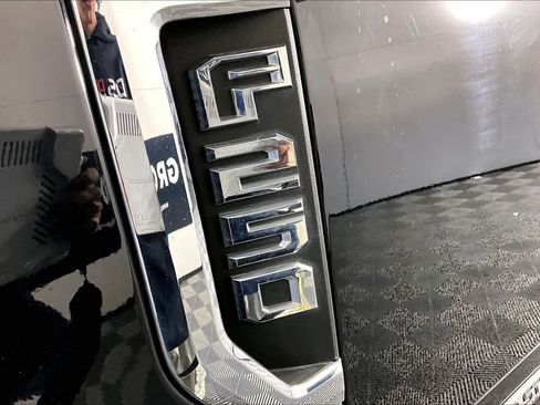 Used 2017 Ford F250 Lariat w/ Lariat Ultimate Package image 31