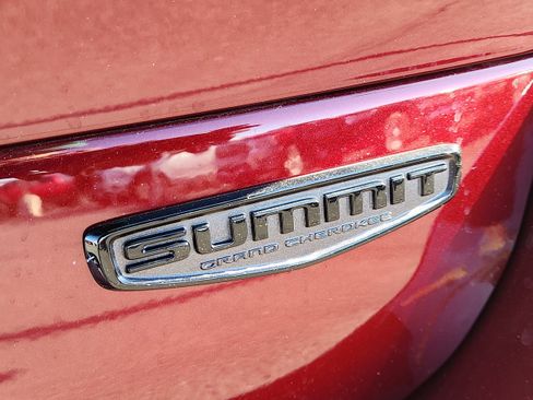 New 2025 Jeep Grand Cherokee L Summit w/ Obsidian Package image 8